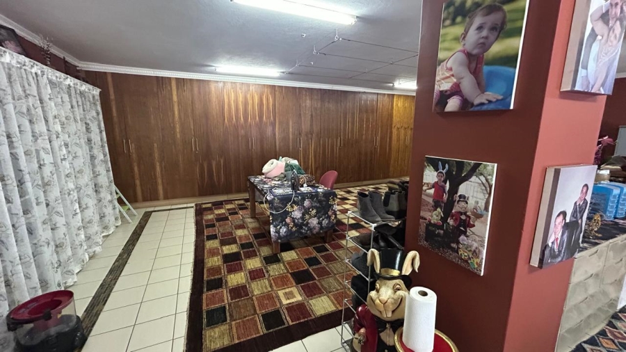 Commercial Property for Sale in Zuurplaat A H North West